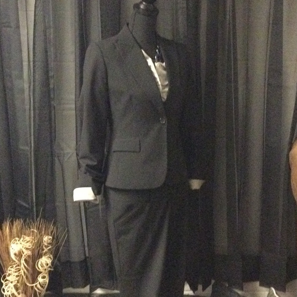 Gianni Bini ladies suit
